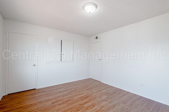 Building Photo - 617 30th St