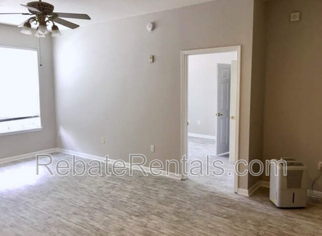 Building Photo - 7990 Baymeadows Rd E