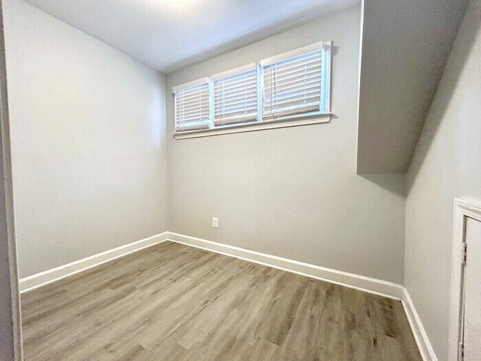 Building Photo - 992 Sims Ave NW