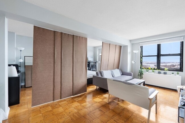 Building Photo - 201 St Pauls Ave