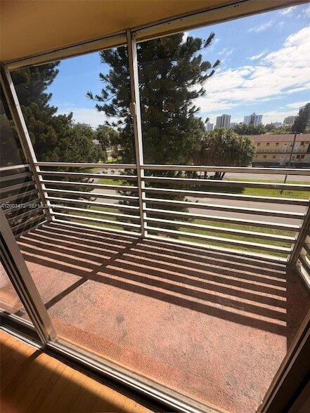 Building Photo - 20200 NE 27th Ct