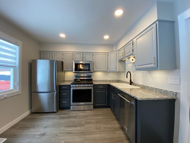 Building Photo - 221 Nordica Ave