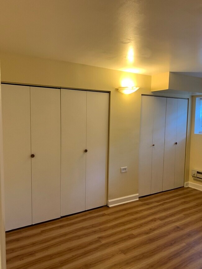 Building Photo - 3222 W Warner Ave