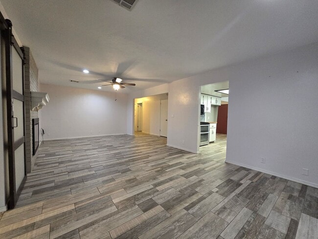 Building Photo - 4 bedroom 2 bath home in Seminole!