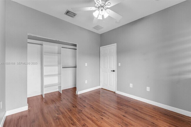 Building Photo - 239 SE 31st Terrace