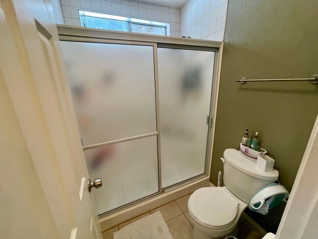 Building Photo - Gorgeous South West Escondido Home! $4,200/Month.  Pets Allowed - Text 619-889-8400