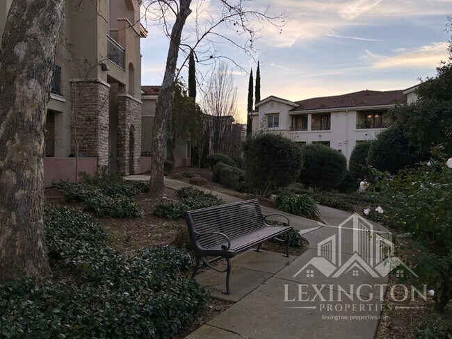 Building Photo - Beautifully Upgraded, 2BD/2BA, Condo Home in The Phoenician, Roseville!