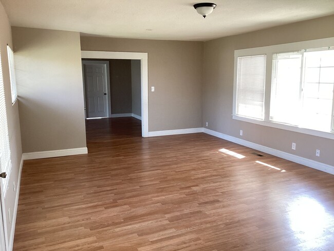 Building Photo - **NOW AVAILABLE!! COUNTRY HOME IN LOS BANOS