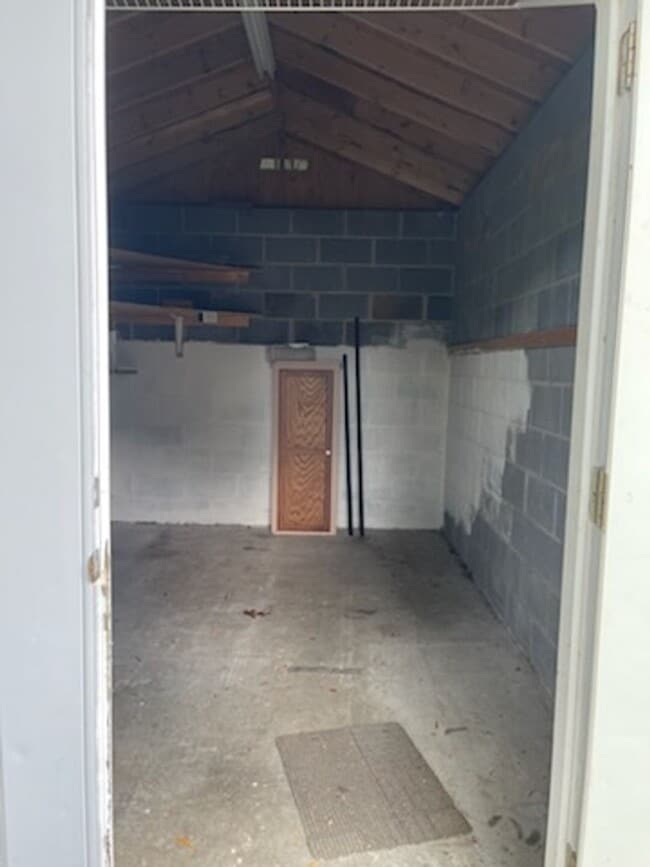 Building Photo - Move In Ready!!