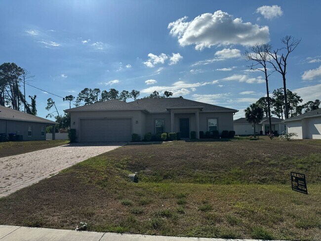 Building Photo - 3 Bed + Den with 2 Baths & 2 Car Garage