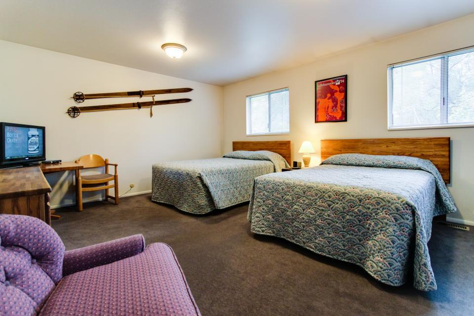 Building Photo - 3298 E Fort Union Blvd