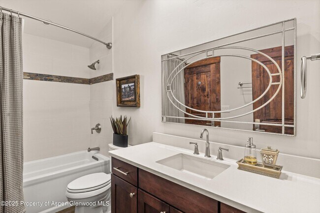 Building Photo - 160 Equestrian Way