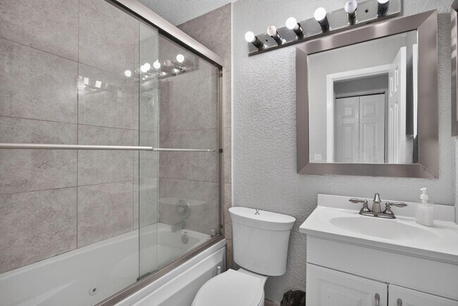 Building Photo - 7516 NW 88th Terrace