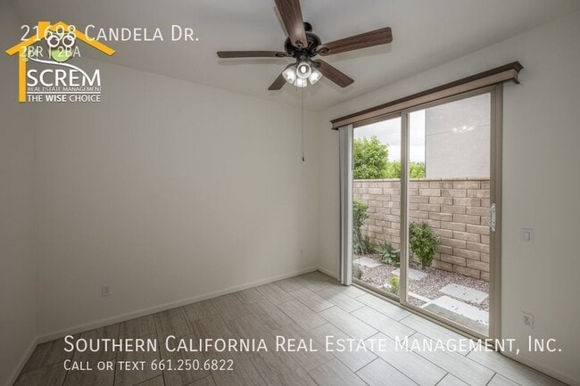 Building Photo - Updated Two Bedroom Detached Home in Gated...