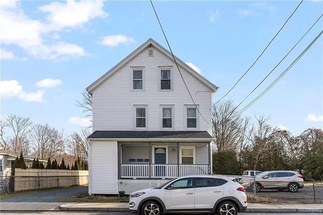 Building Photo - 268 Metacom Ave