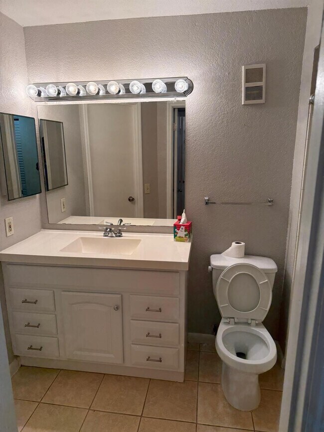 Building Photo - 12430 Vista Isles Dr