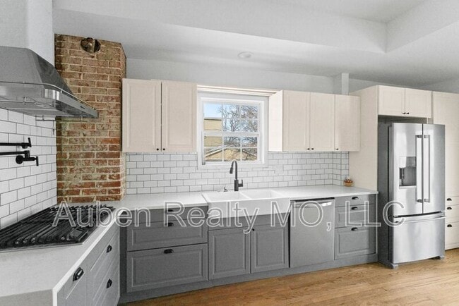 Building Photo - 3825 Walnut St