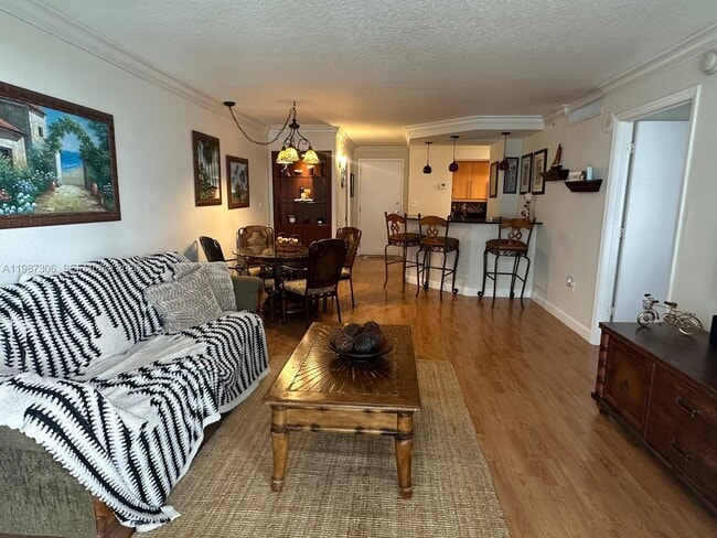 Building Photo - 6917 Collins Ave