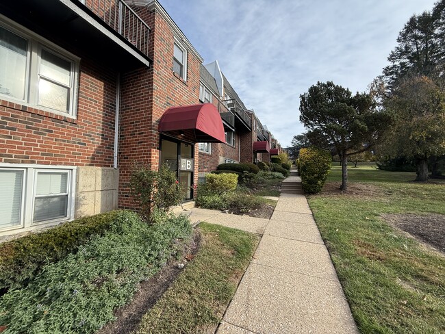 Primary Photo - 6901 Valley Ave