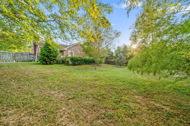 Building Photo - Huge Corner Lot in Glen Oaks!