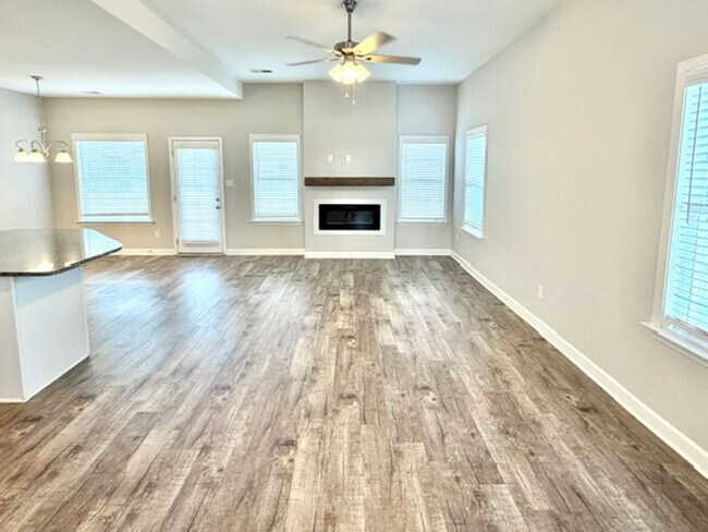 Building Photo - 5440 Lakeside Cove
