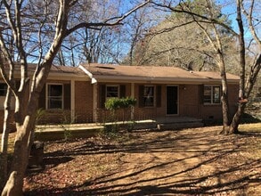 Building Photo - 1690 Oakdale Dr