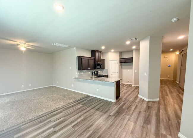 Building Photo - Luxurious Home in Falling Springs!