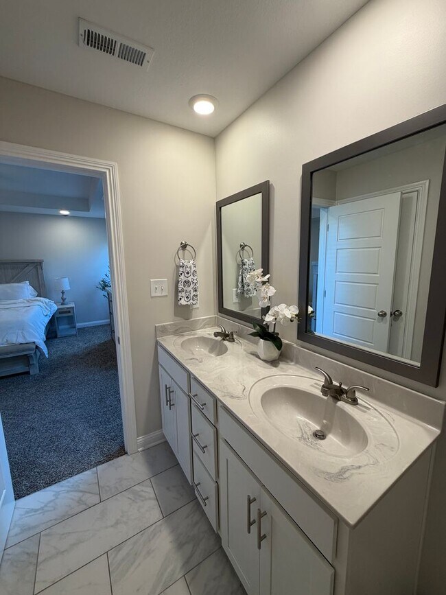 Building Photo - 3 Bedroom 2 1/2 Bath Home For Rent Near Post!