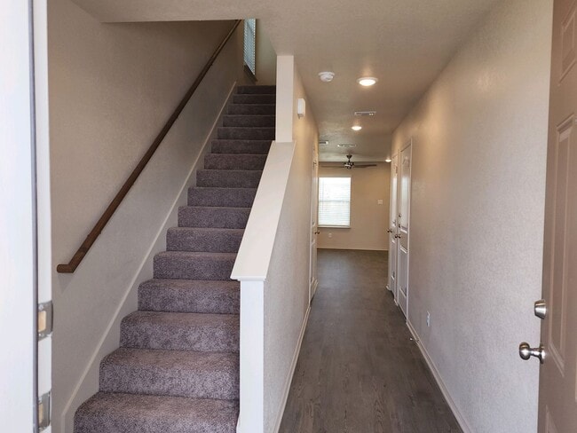 Building Photo - 1704 Montell St