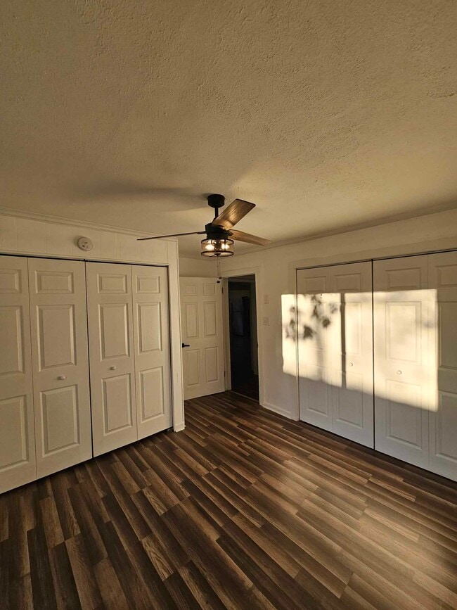 Building Photo - 203 S Fieldcrest Rd