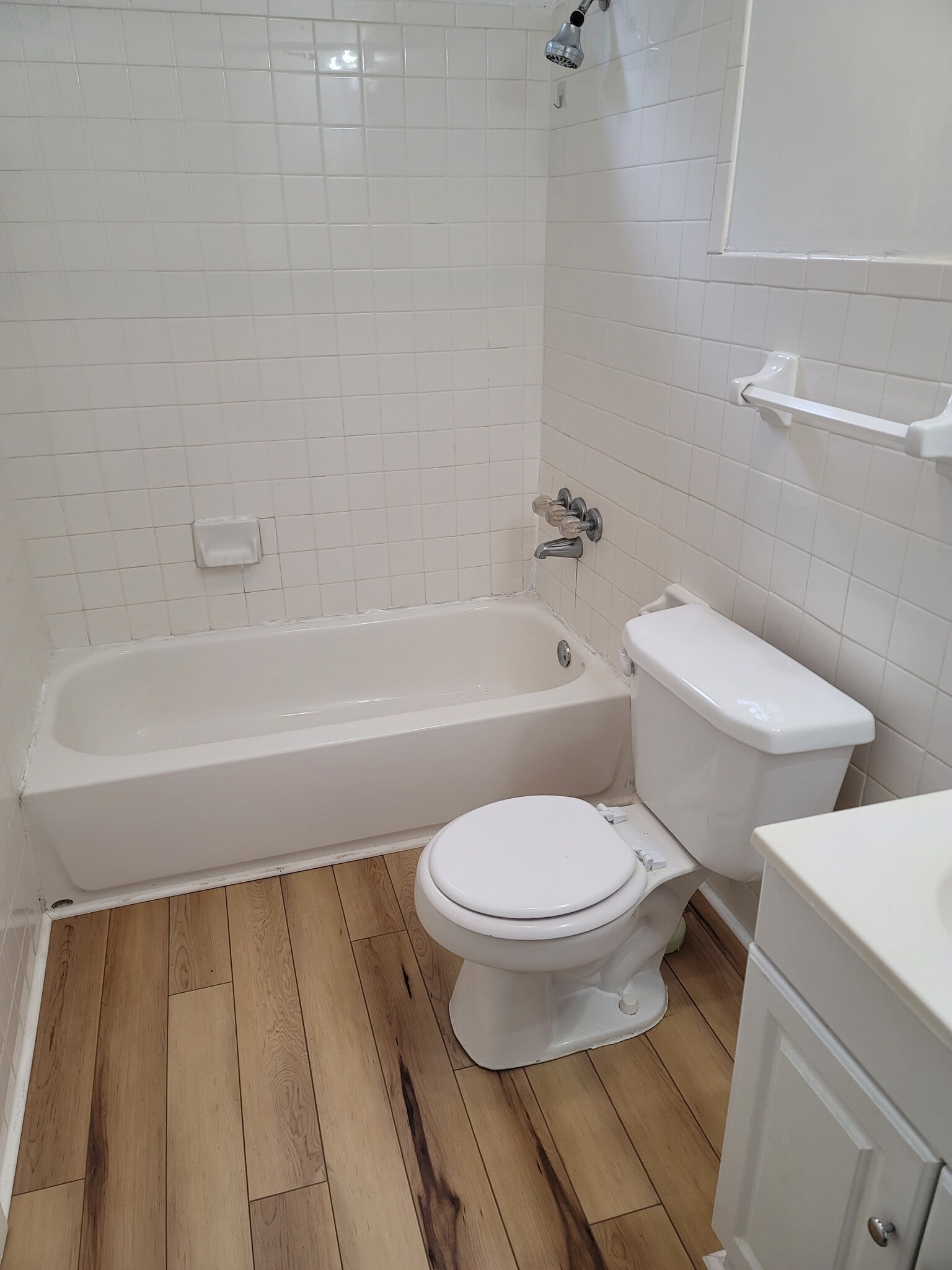 bath - 448 W Railroad Ave