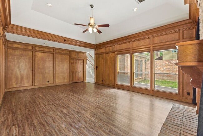 Building Photo - Spacious and Full of Character -  3,000+ S...