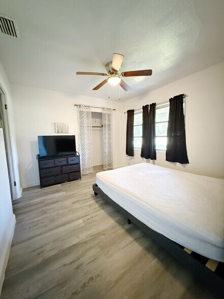 Building Photo - 9604 4th Ave