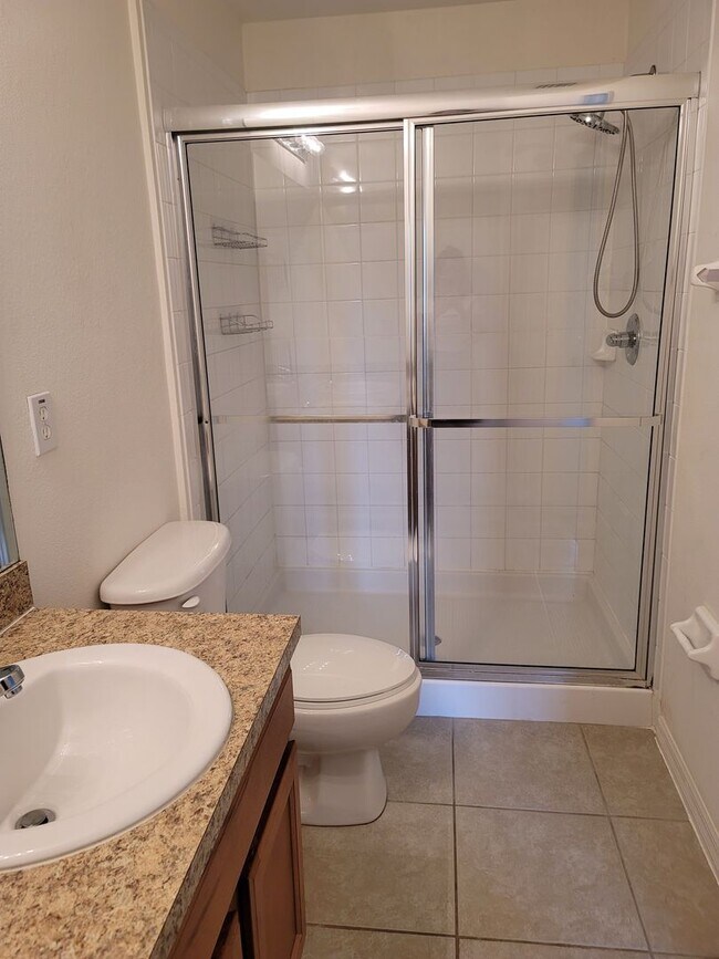 Building Photo - RECEIVE 1/2 MONTH OFF FIRST MONTHS RENT! Beautiful Townhome in the Heart of New Tampa!