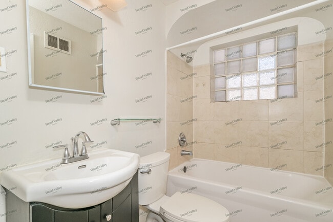 Building Photo - 1306 Sheridan Dr