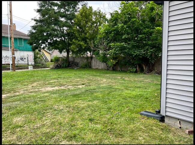 Building Photo - 304 N Linwood Ave