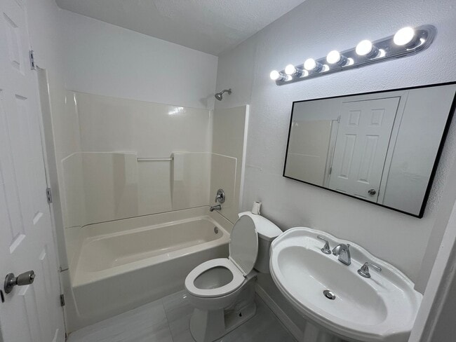 Building Photo - 18113 Cochran Blvd