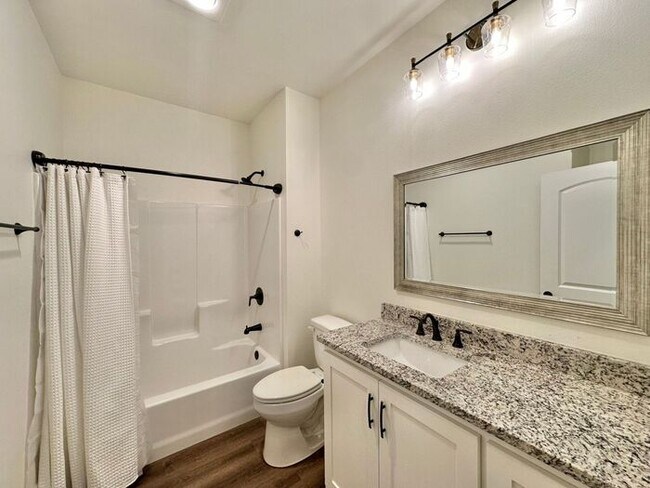 Building Photo - Stunning 3/2/2 on the Outskirts of Lindale!