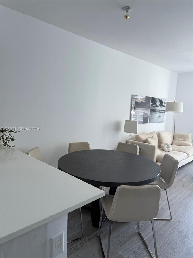 Building Photo - 501 NE 31st St