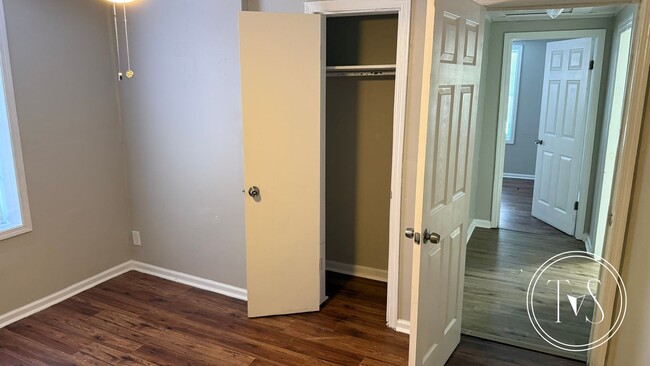 Building Photo - RATE DROP ALERT! (was $1600/month) and WINTER MOVE-IN SPECIAL: $750 OFF 1st MONTH'S RENT!**