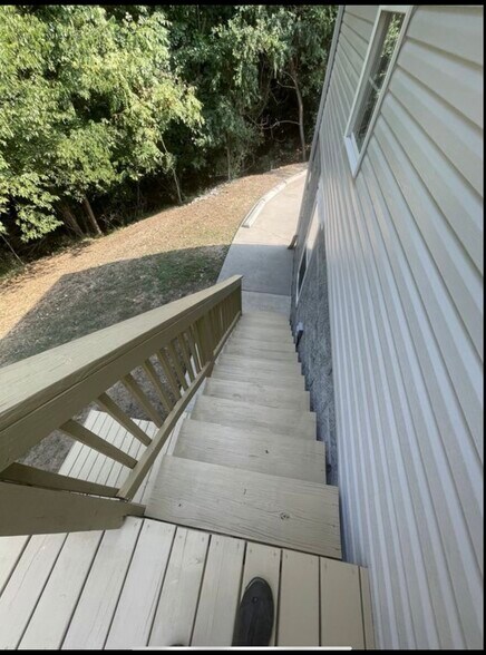 Building Photo - 1053 Red Apple Ct