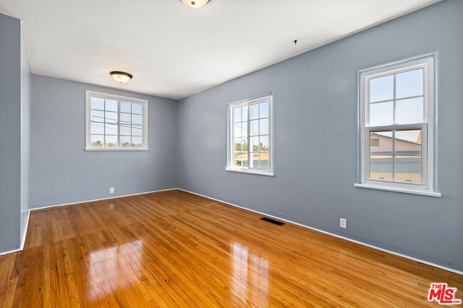 Building Photo - 4141 W 62nd St