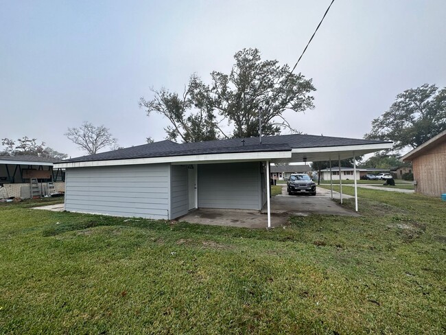Building Photo - Remodeled 3/1!