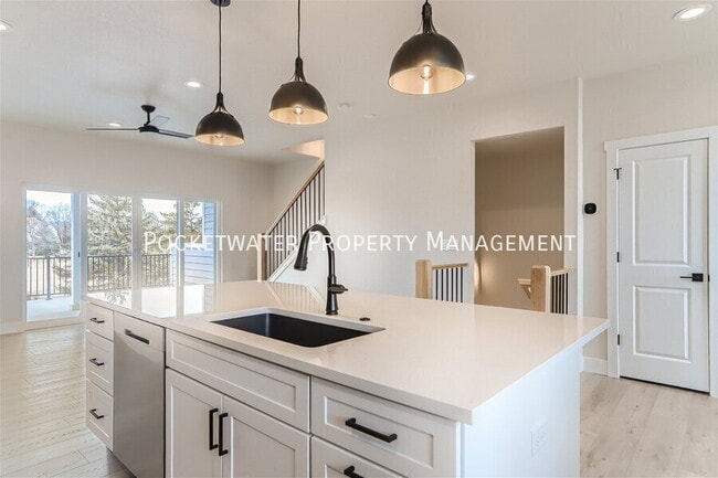 Building Photo - 1349 Baker St