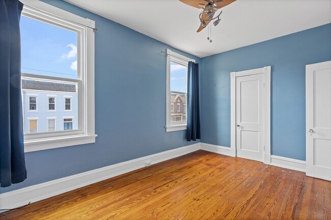 Building Photo - Classic Fan Rowhome for Lease