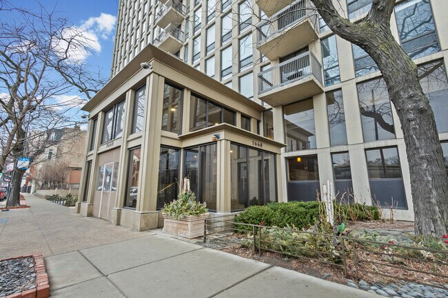 Building Photo - 1660 N La Salle Dr