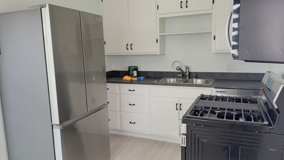 Kitchen Area - 3922 Monroe Ave