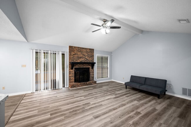 Building Photo - 115 Donna Cir