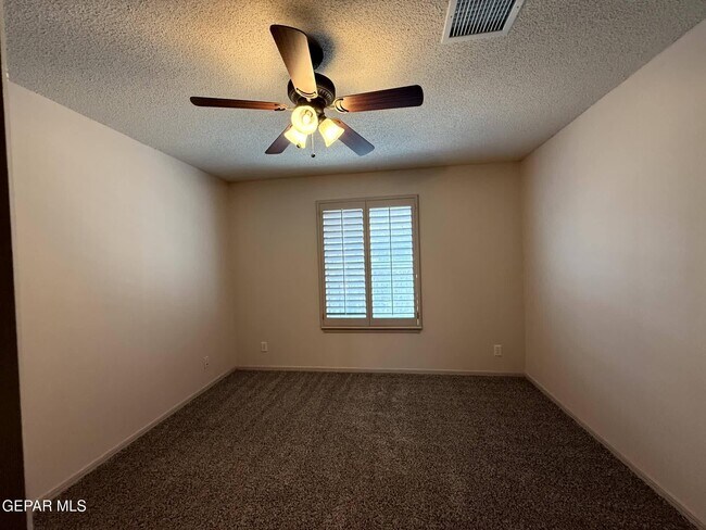 Building Photo - 317 Zenith Dr