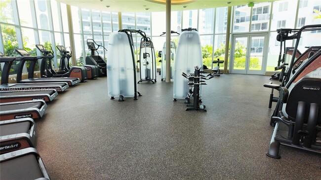 Building Photo - 700 NE 24th St